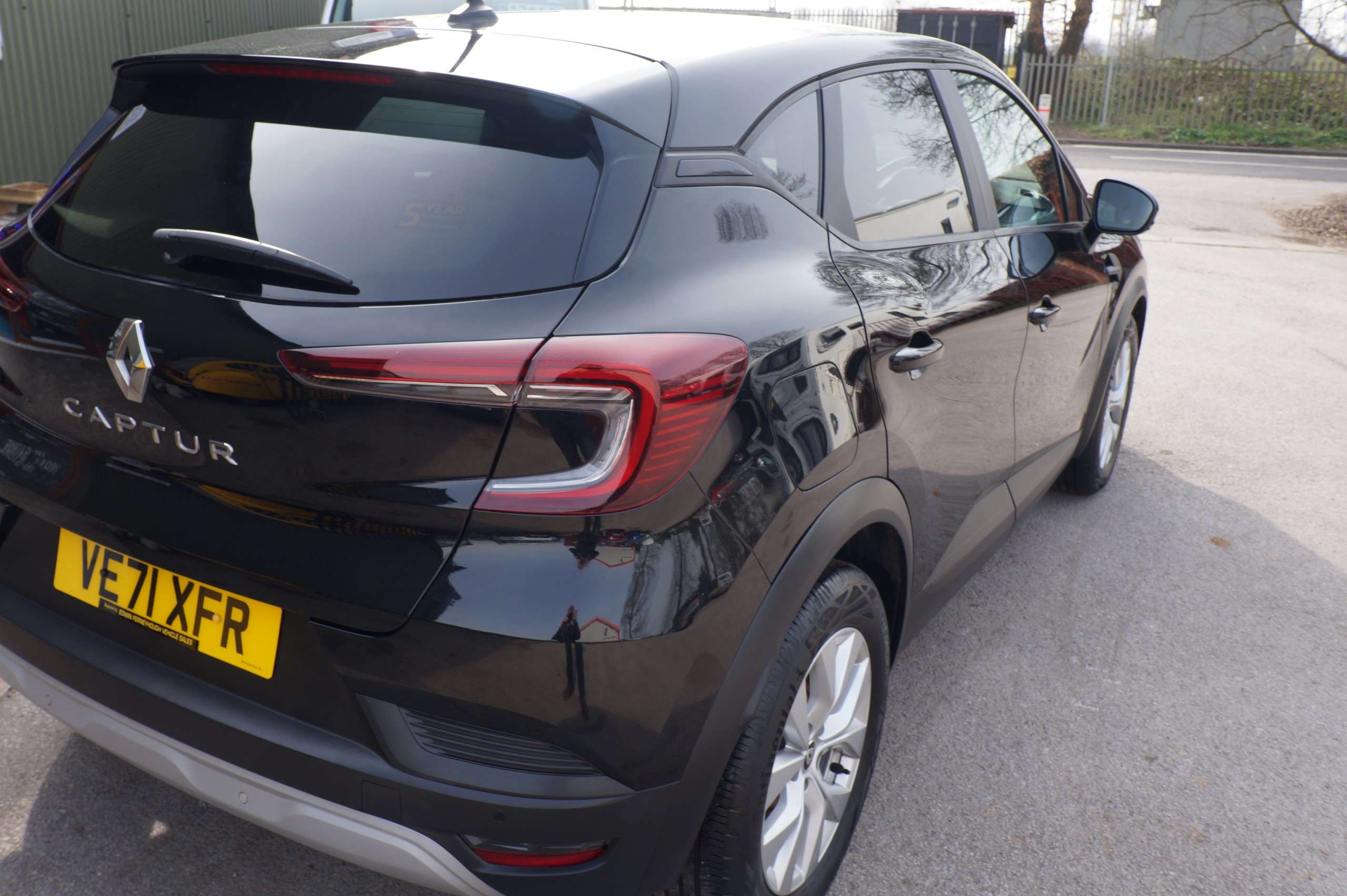 A 2022 RENAULT CAPTUR 1.0 TCe Iconic SUV 5dr Petrol Manual Euro 6 (s/s) (90 ps) A 2022 RENAULT CAPTUR 1.0 TCe Iconic SUV 5dr Petrol Manual Euro 6 (s/s) (90 ps)