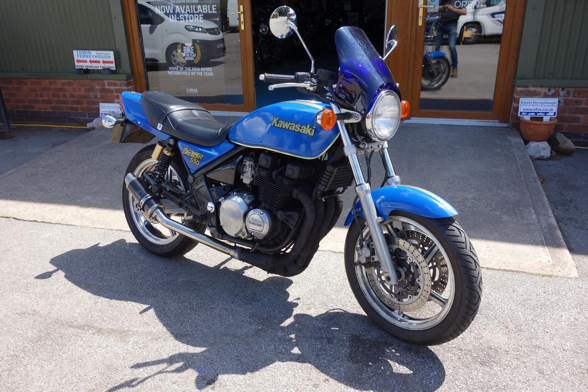 Check out this Kawasaki Zr 1995 Petrol Manual