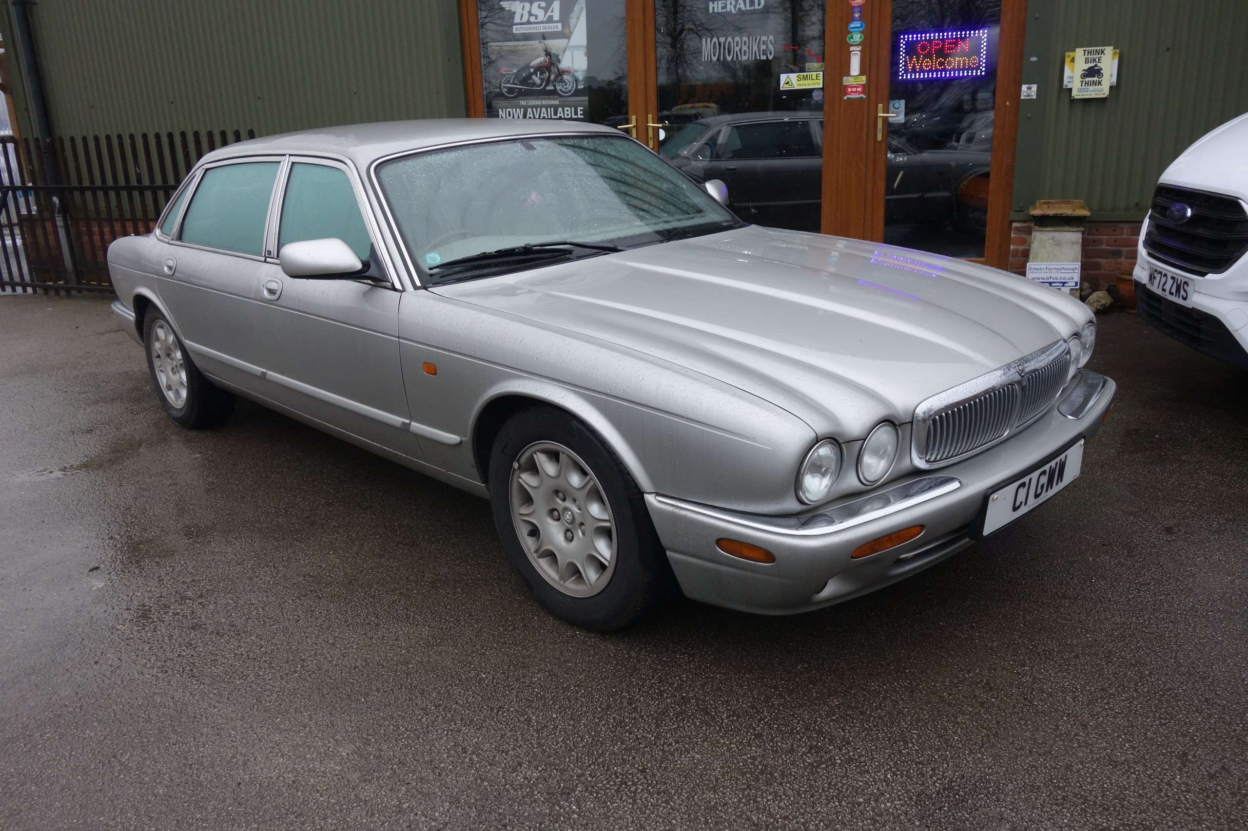 A 1998 JAGUAR XJ SOVEREIGN LWB A 1998 JAGUAR XJ SOVEREIGN LWB