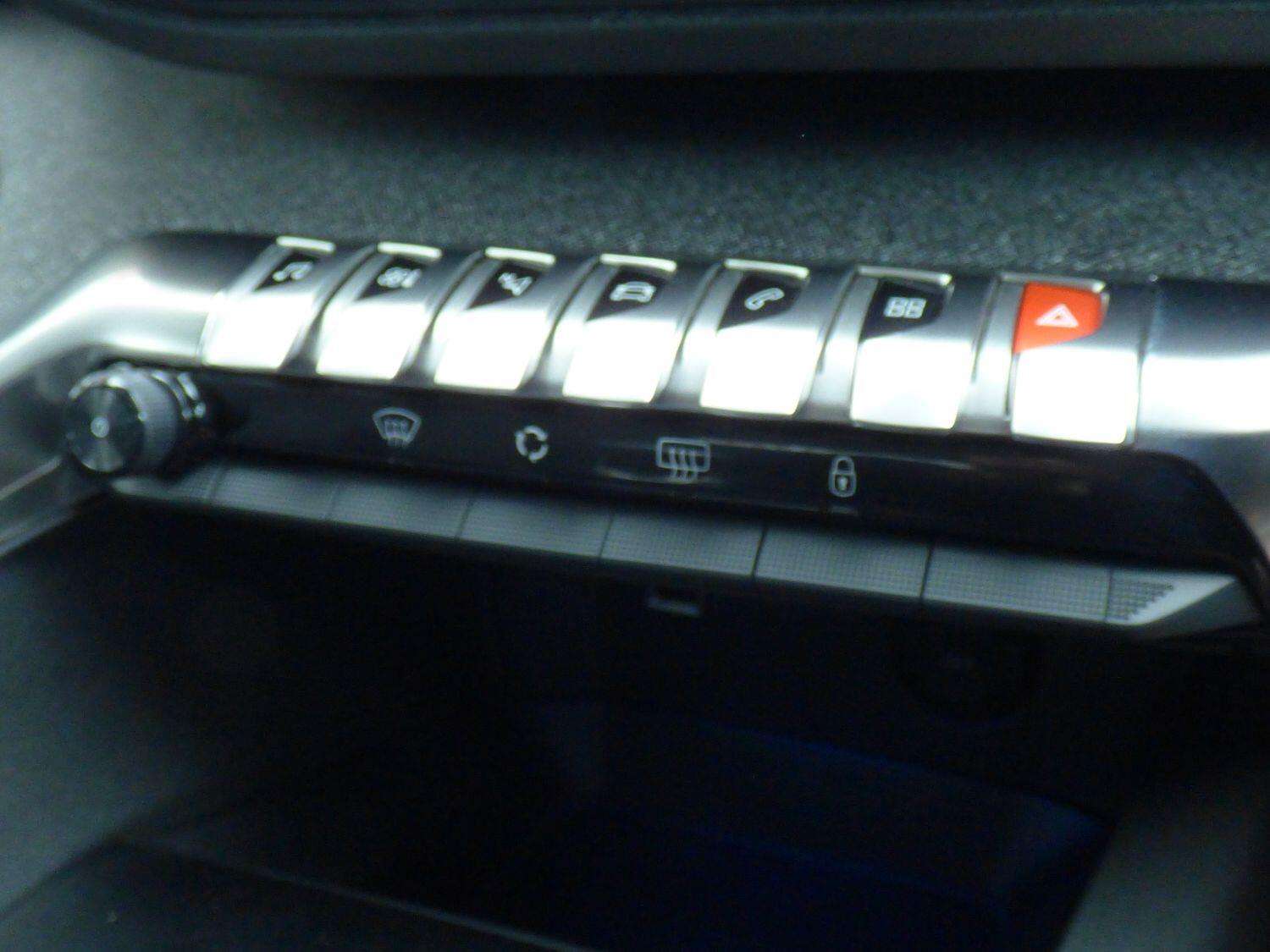 2018 PEUGEOT 3008 2018 PEUGEOT 3008