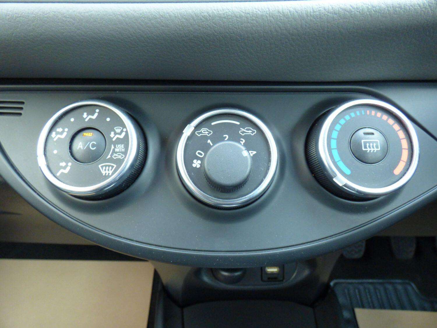 2015 TOYOTA YARIS 2015 TOYOTA YARIS