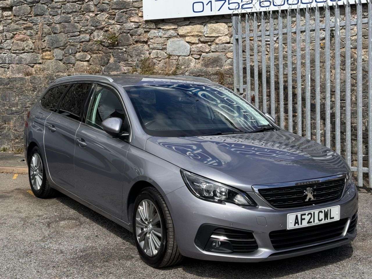 A 2021 PEUGEOT 308 1.5 BLUEHDI S/S SW ALLURE DIGITAL 5d 129 BHP A 2021 PEUGEOT 308 1.5 BLUEHDI S/S SW ALLURE DIGITAL 5d 129 BHP