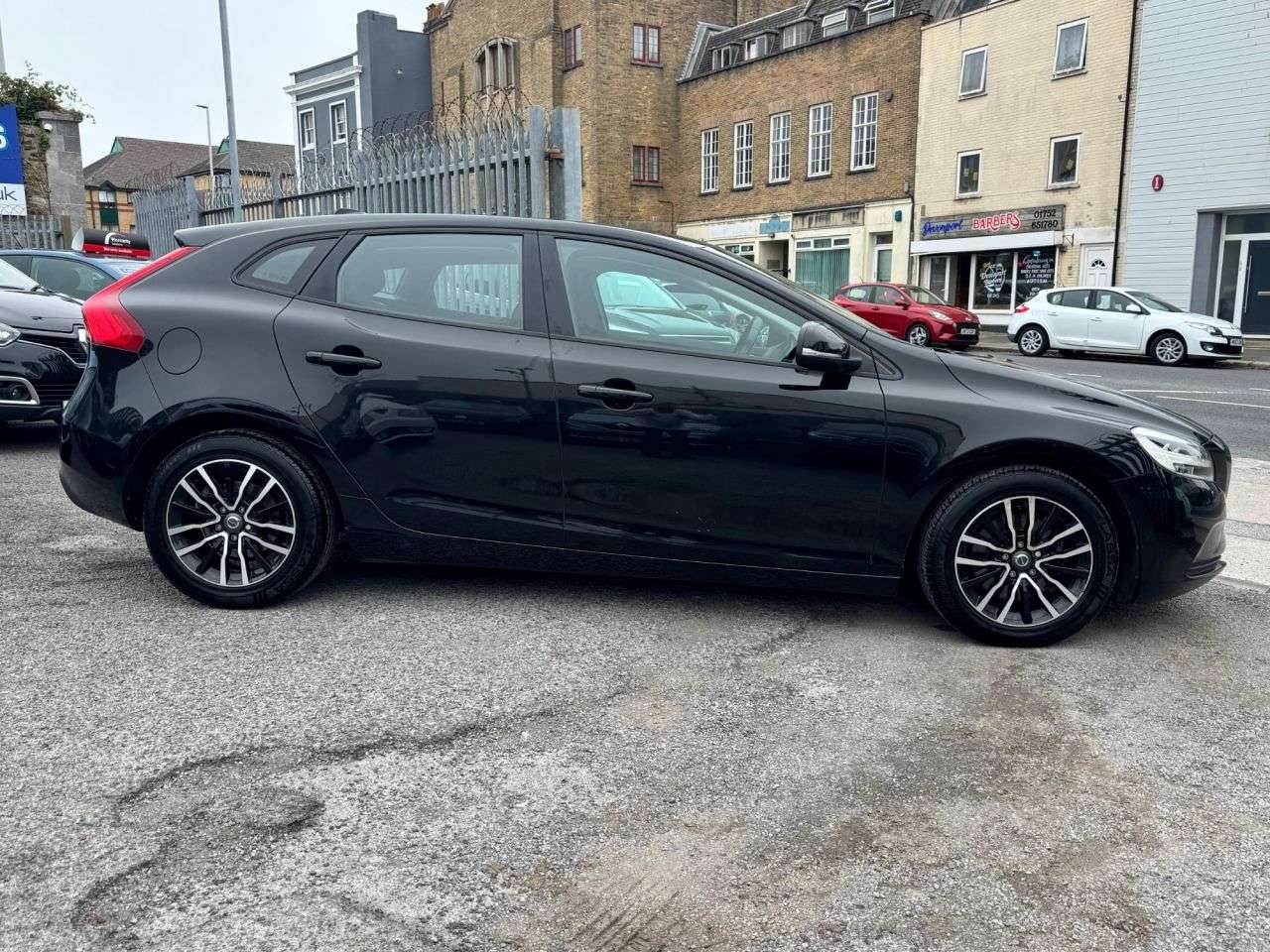 2016 VOLVO V40 2016 VOLVO V40