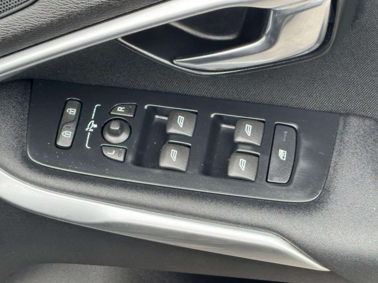 2016 VOLVO V40 2016 VOLVO V40