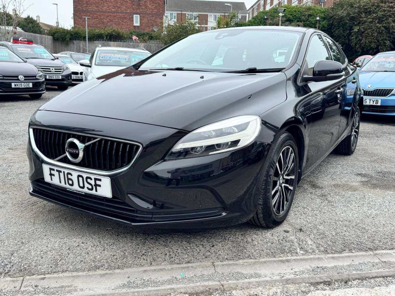 2016 VOLVO V40 2016 VOLVO V40