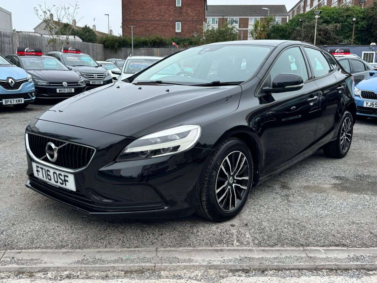 2016 VOLVO V40 2016 VOLVO V40