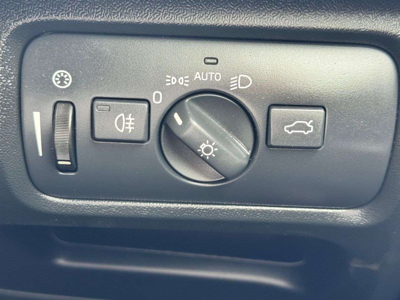 2016 VOLVO V40 2016 VOLVO V40