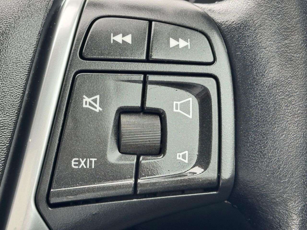 2016 VOLVO V40 2016 VOLVO V40