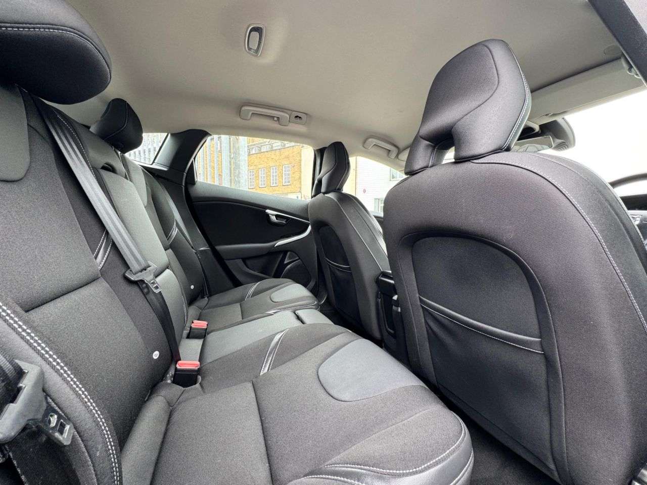 2016 VOLVO V40 2016 VOLVO V40