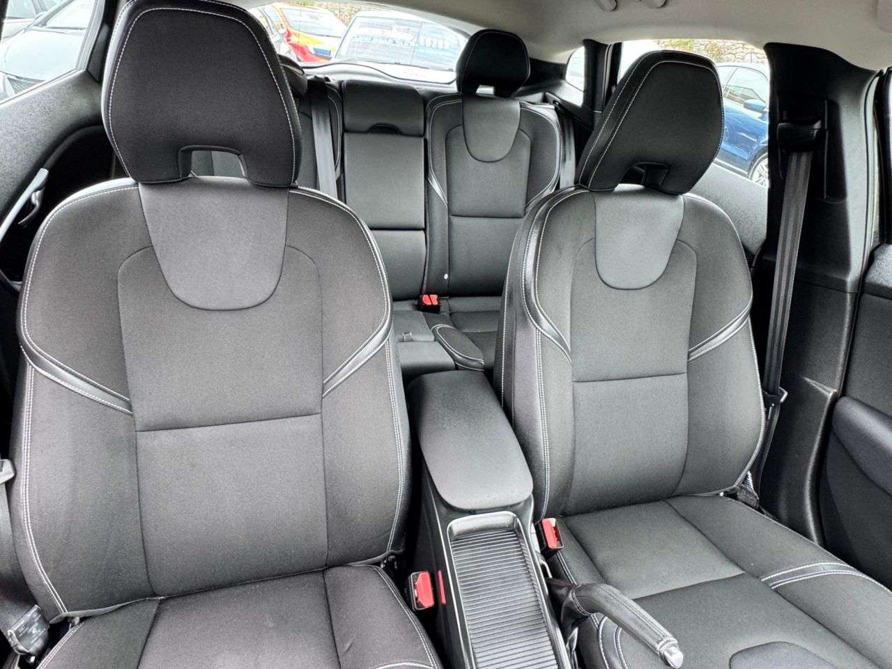 2016 VOLVO V40 2016 VOLVO V40