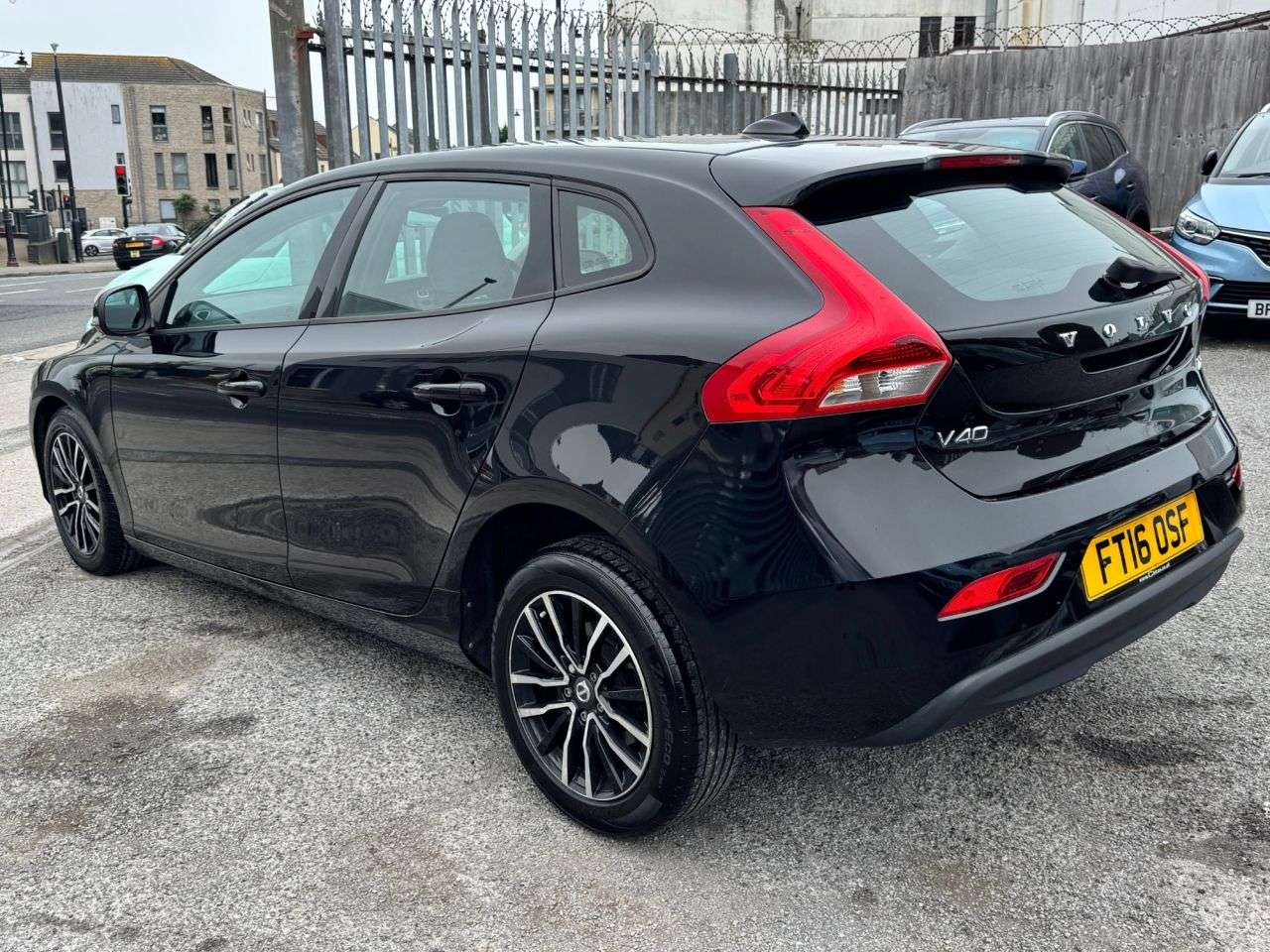 2016 VOLVO V40 2016 VOLVO V40