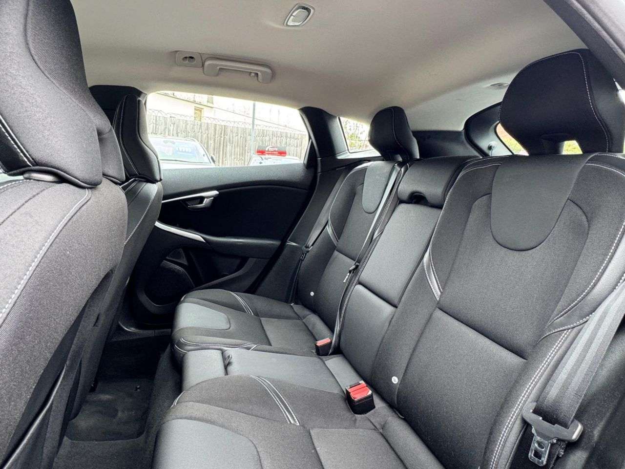 2016 VOLVO V40 2016 VOLVO V40