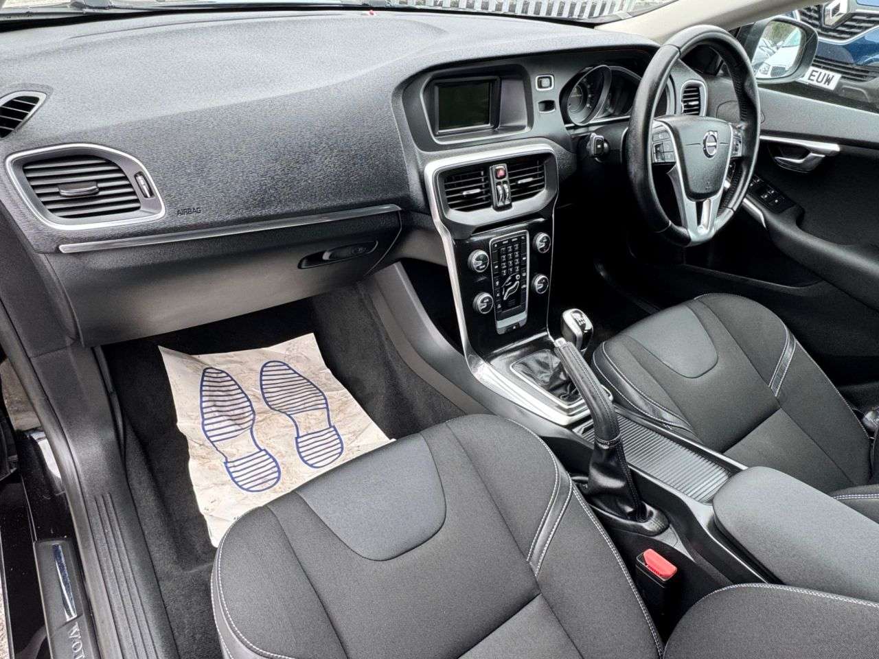 2016 VOLVO V40 2016 VOLVO V40