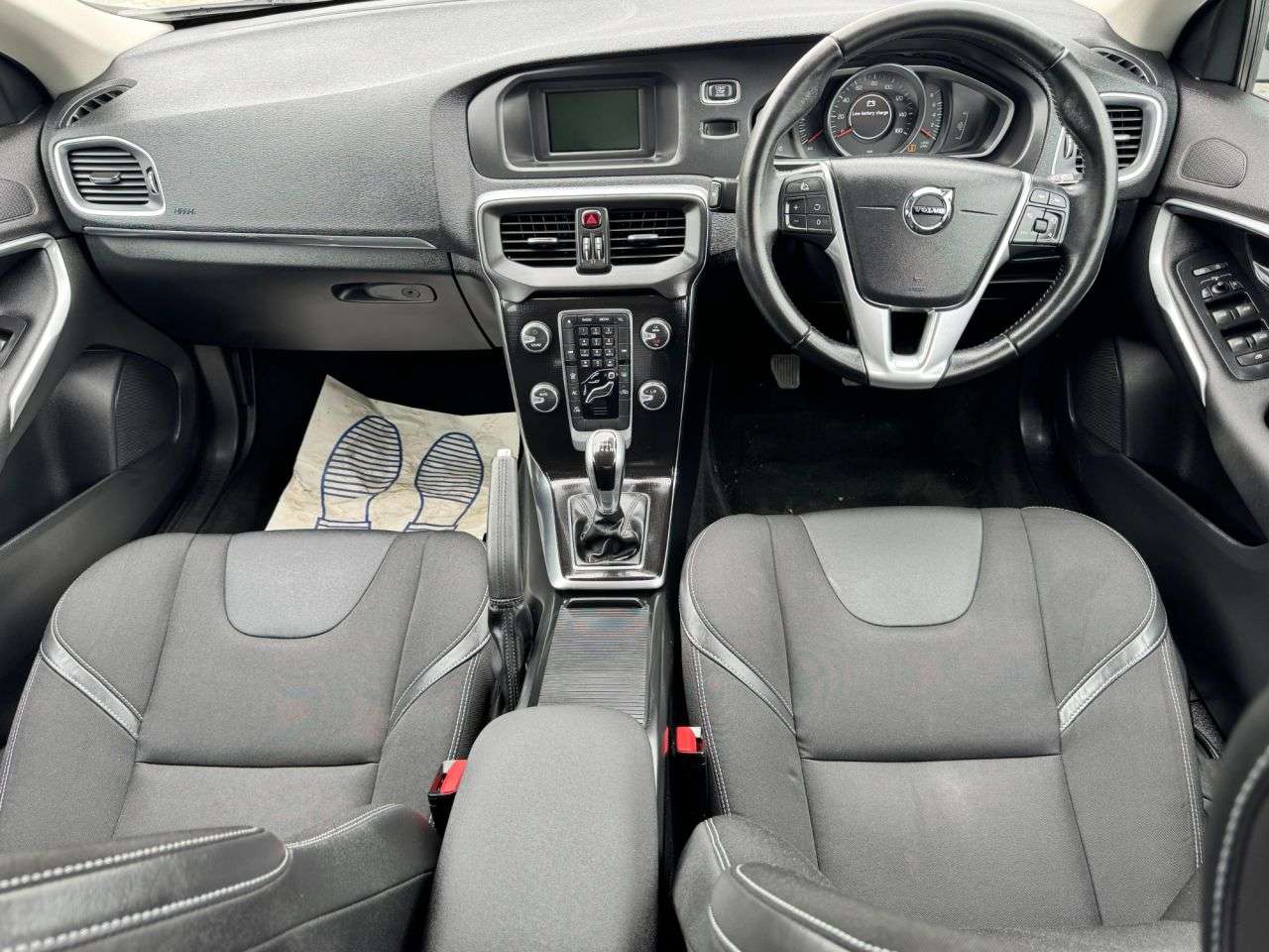 2016 VOLVO V40 2016 VOLVO V40