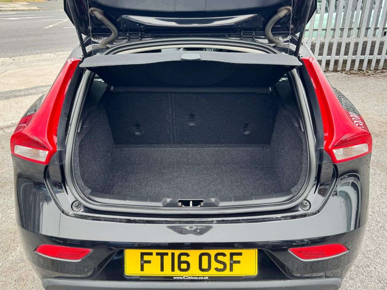 2016 VOLVO V40 2016 VOLVO V40