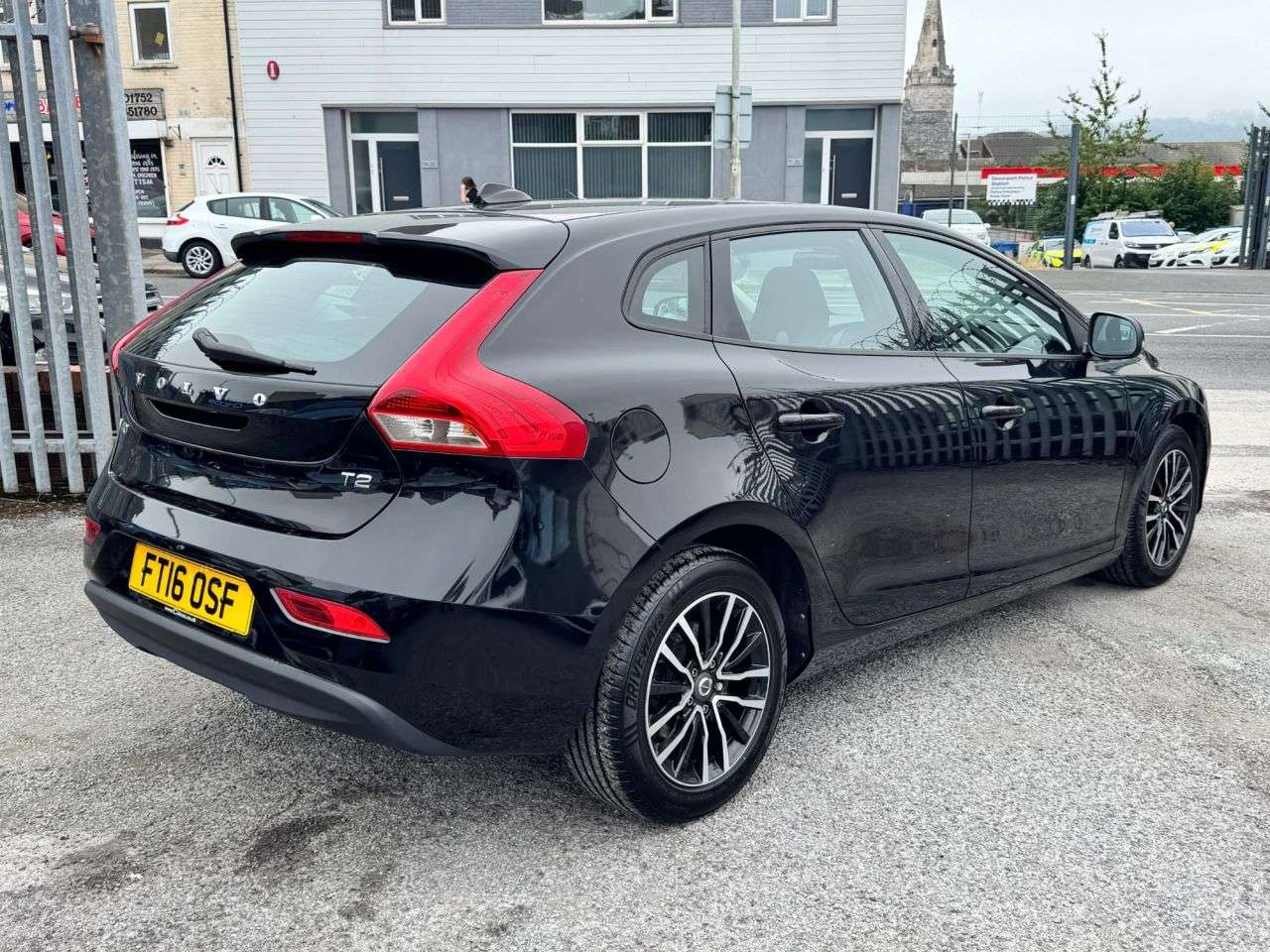 2016 VOLVO V40 2016 VOLVO V40