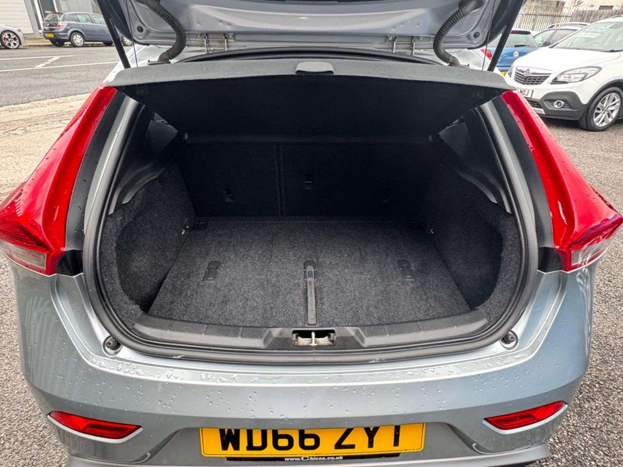 2016 VOLVO V40 2016 VOLVO V40