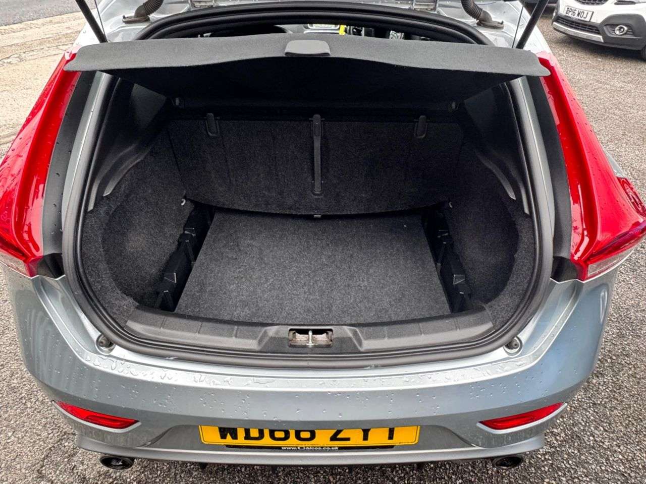 2016 VOLVO V40 2016 VOLVO V40