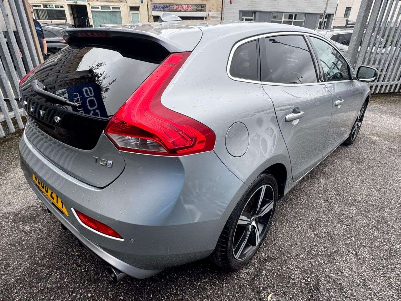 2016 VOLVO V40 2016 VOLVO V40