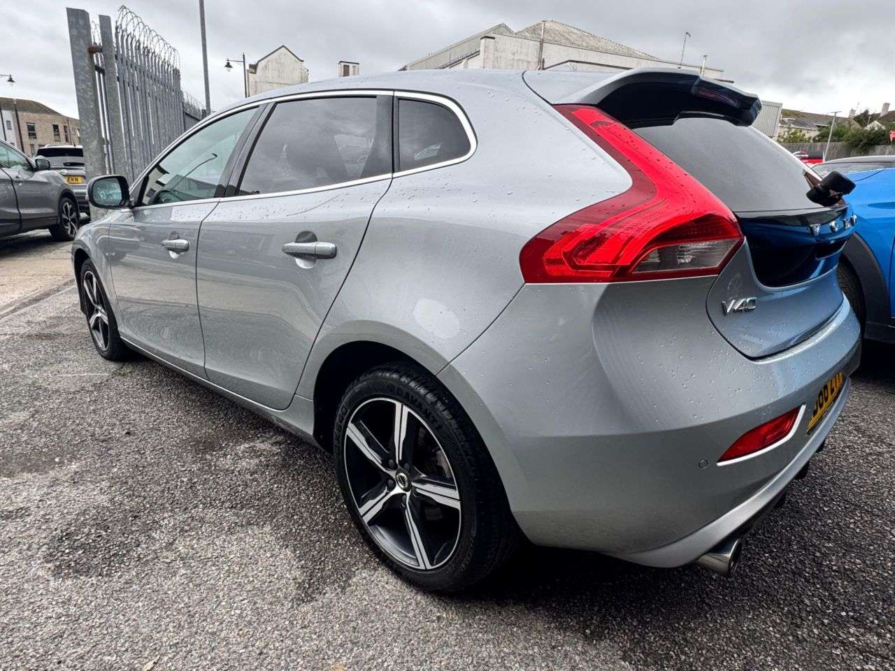 2016 VOLVO V40 2016 VOLVO V40