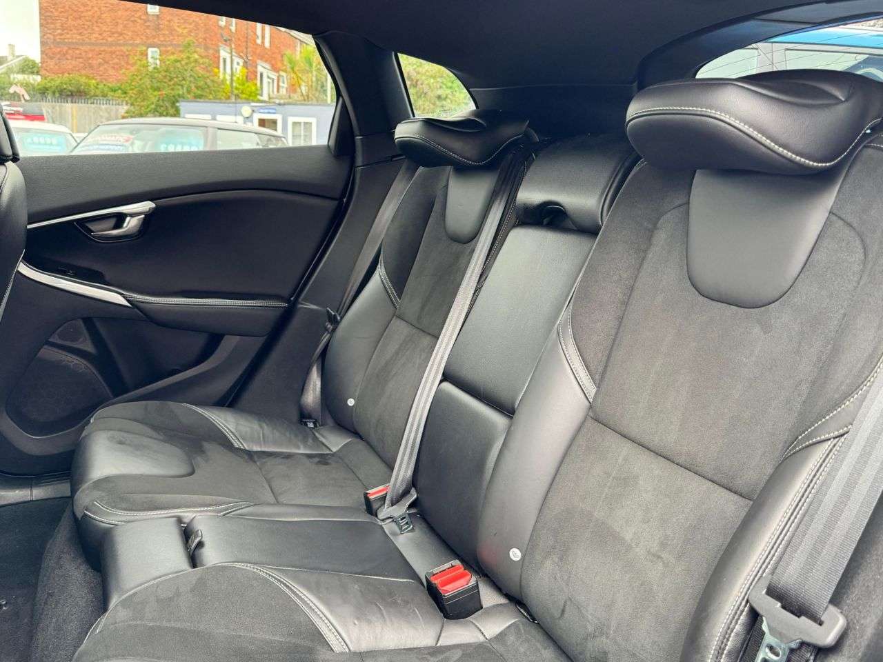 2016 VOLVO V40 2016 VOLVO V40