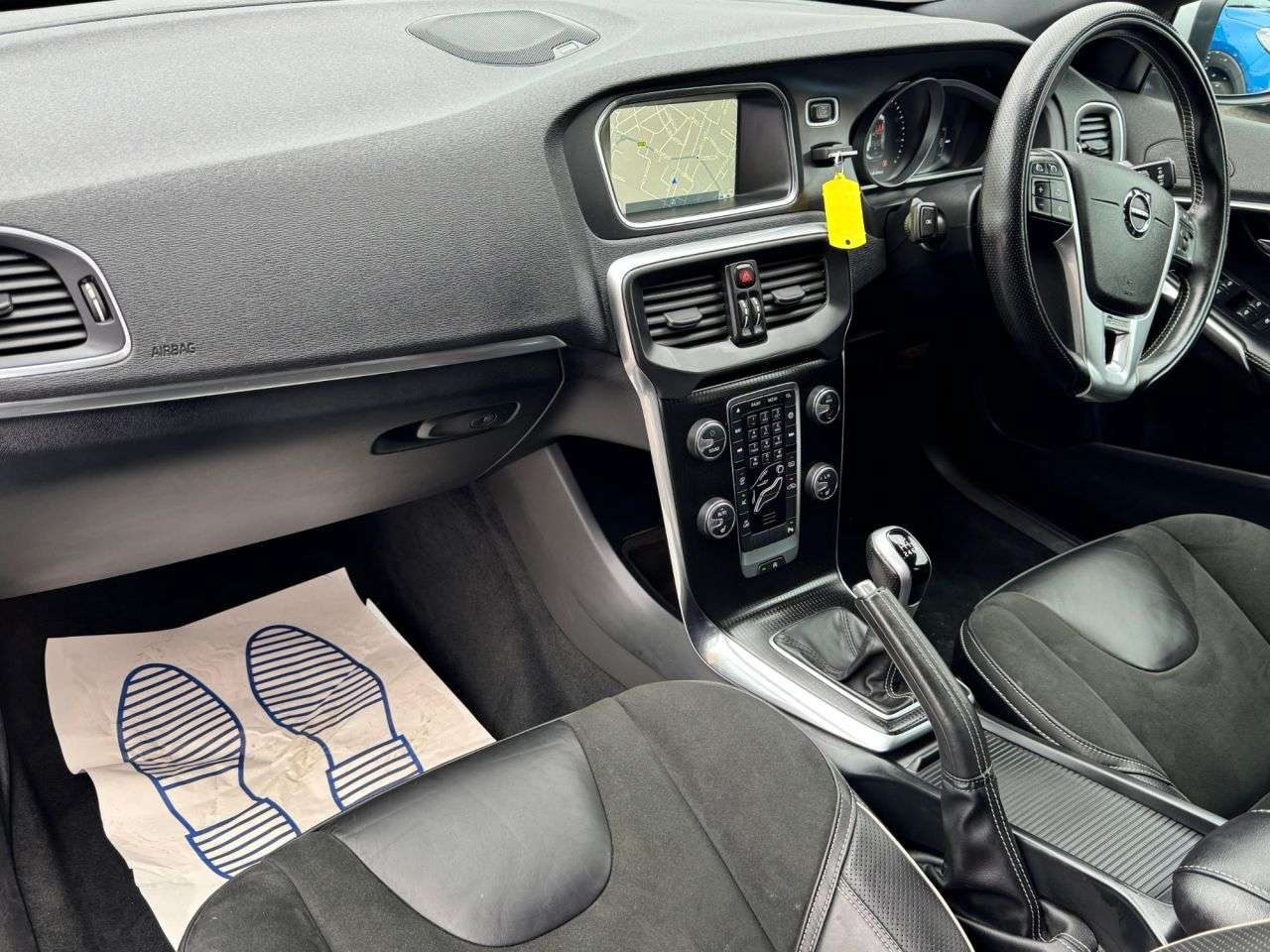 2016 VOLVO V40 2016 VOLVO V40