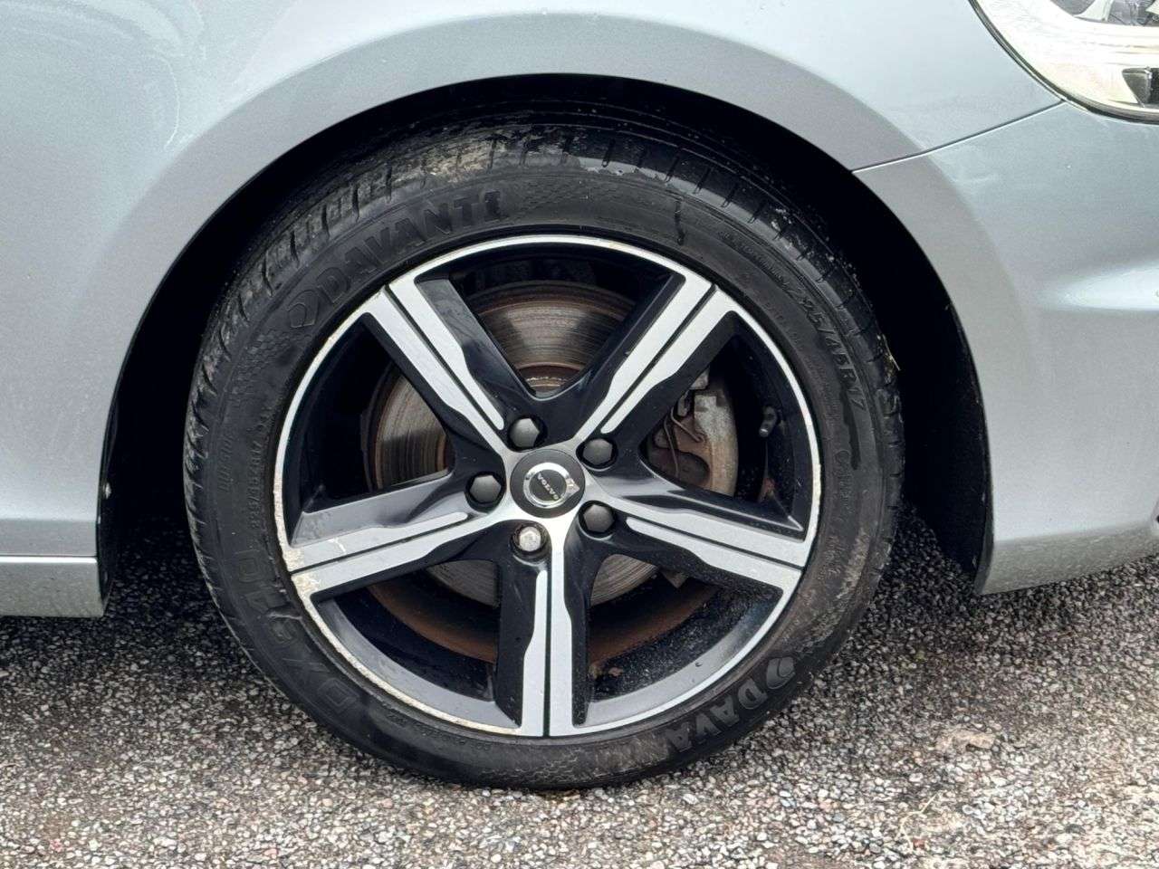 2016 VOLVO V40 2016 VOLVO V40