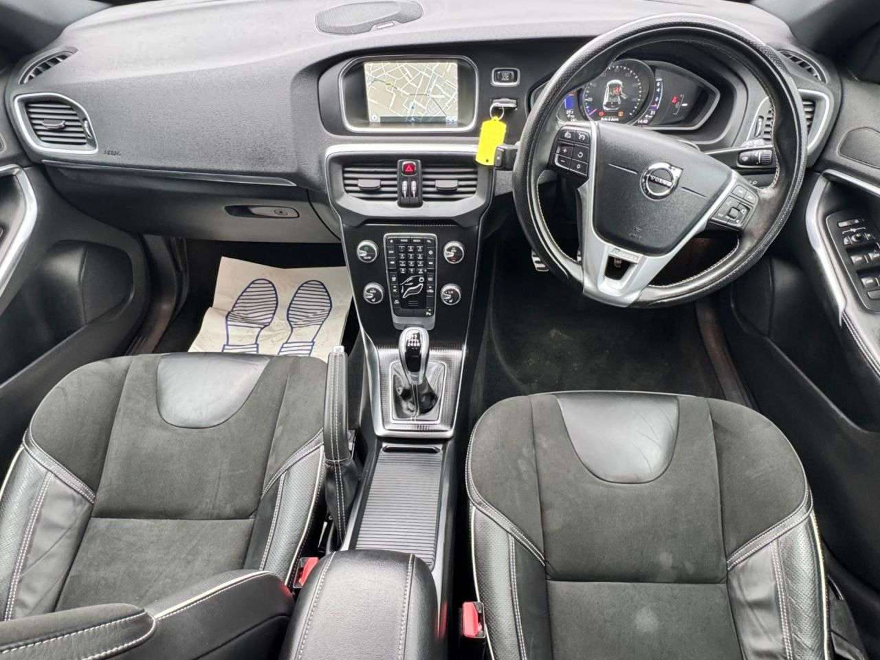 2016 VOLVO V40 2016 VOLVO V40