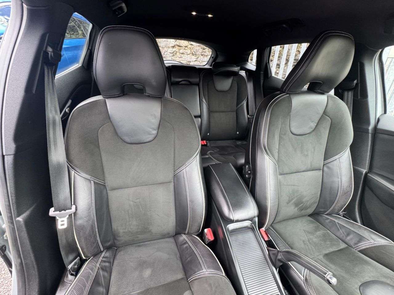 2016 VOLVO V40 2016 VOLVO V40