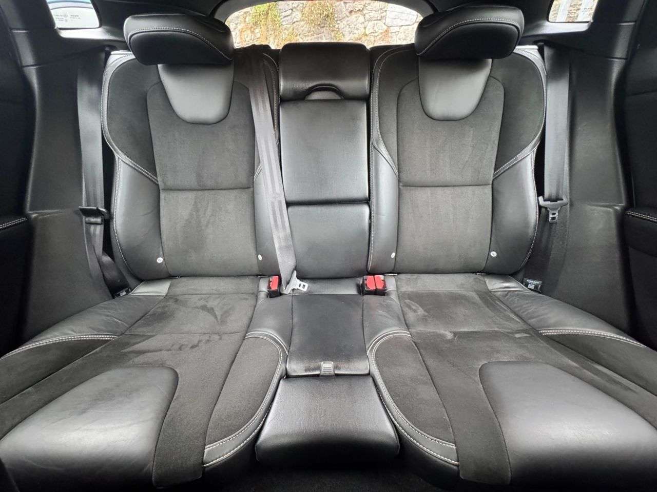 2016 VOLVO V40 2016 VOLVO V40