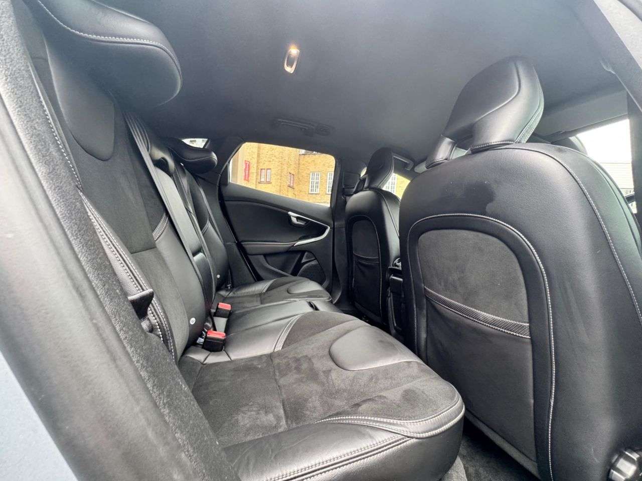 2016 VOLVO V40 2016 VOLVO V40