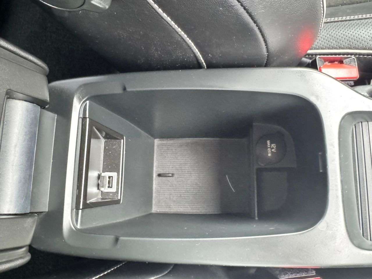 2016 VOLVO V40 2016 VOLVO V40