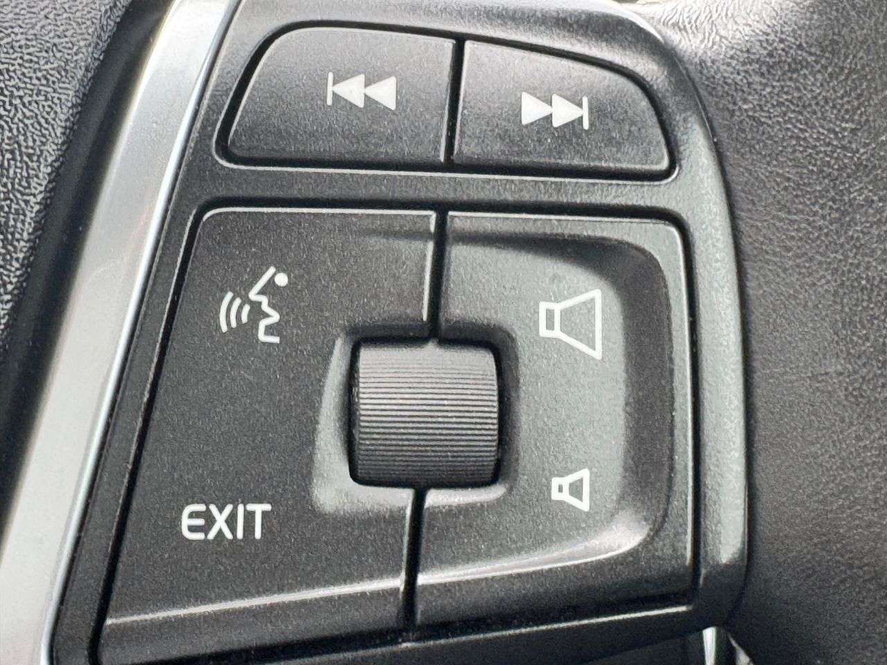 2016 VOLVO V40 2016 VOLVO V40