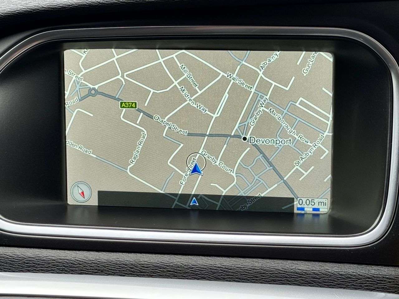 2016 VOLVO V40 2016 VOLVO V40