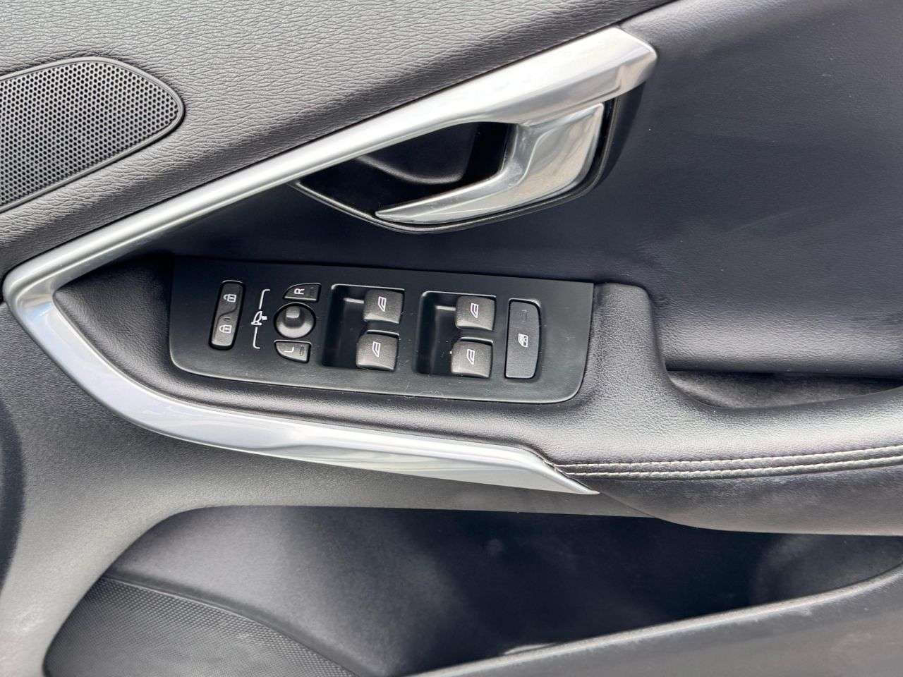 2016 VOLVO V40 2016 VOLVO V40