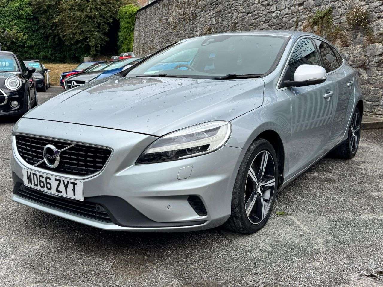 2016 VOLVO V40 2016 VOLVO V40