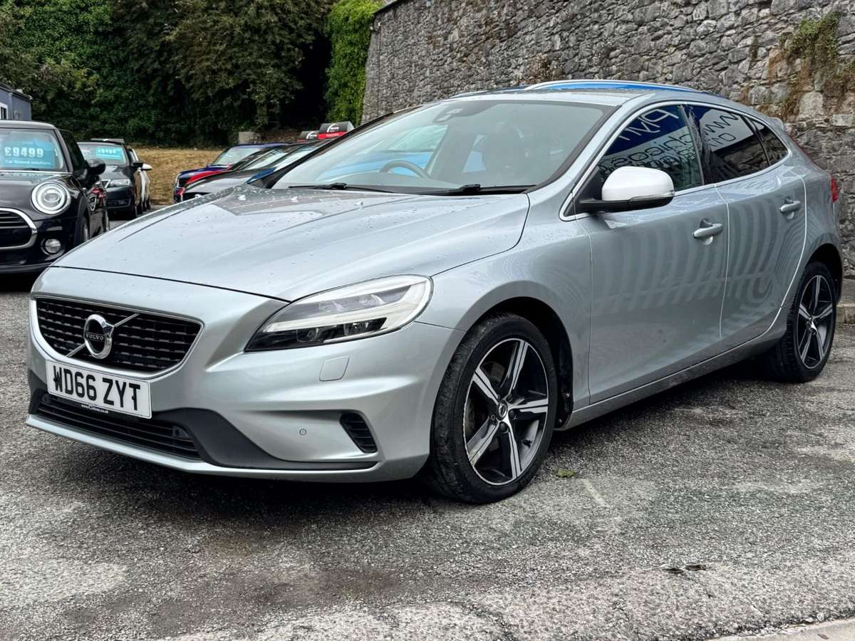 Check out this Volvo V40 2016 Petrol Manual