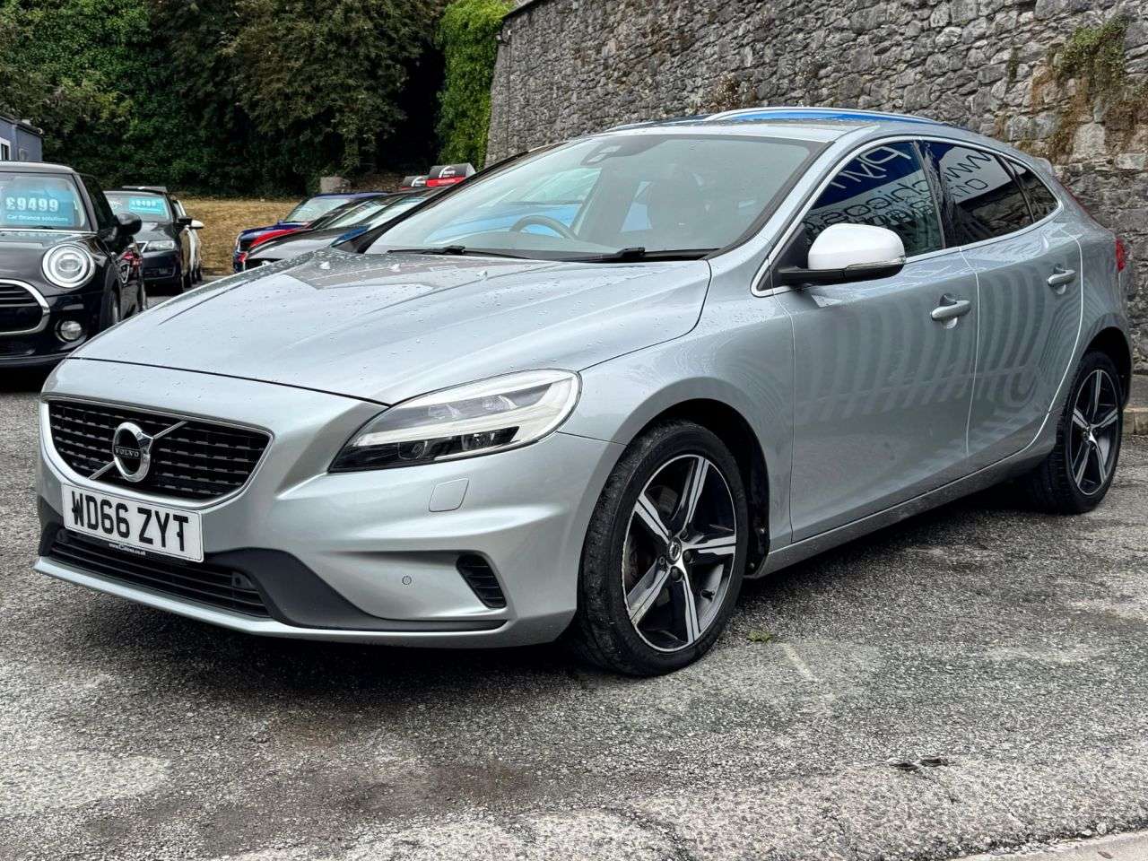 2016 VOLVO V40 2016 VOLVO V40