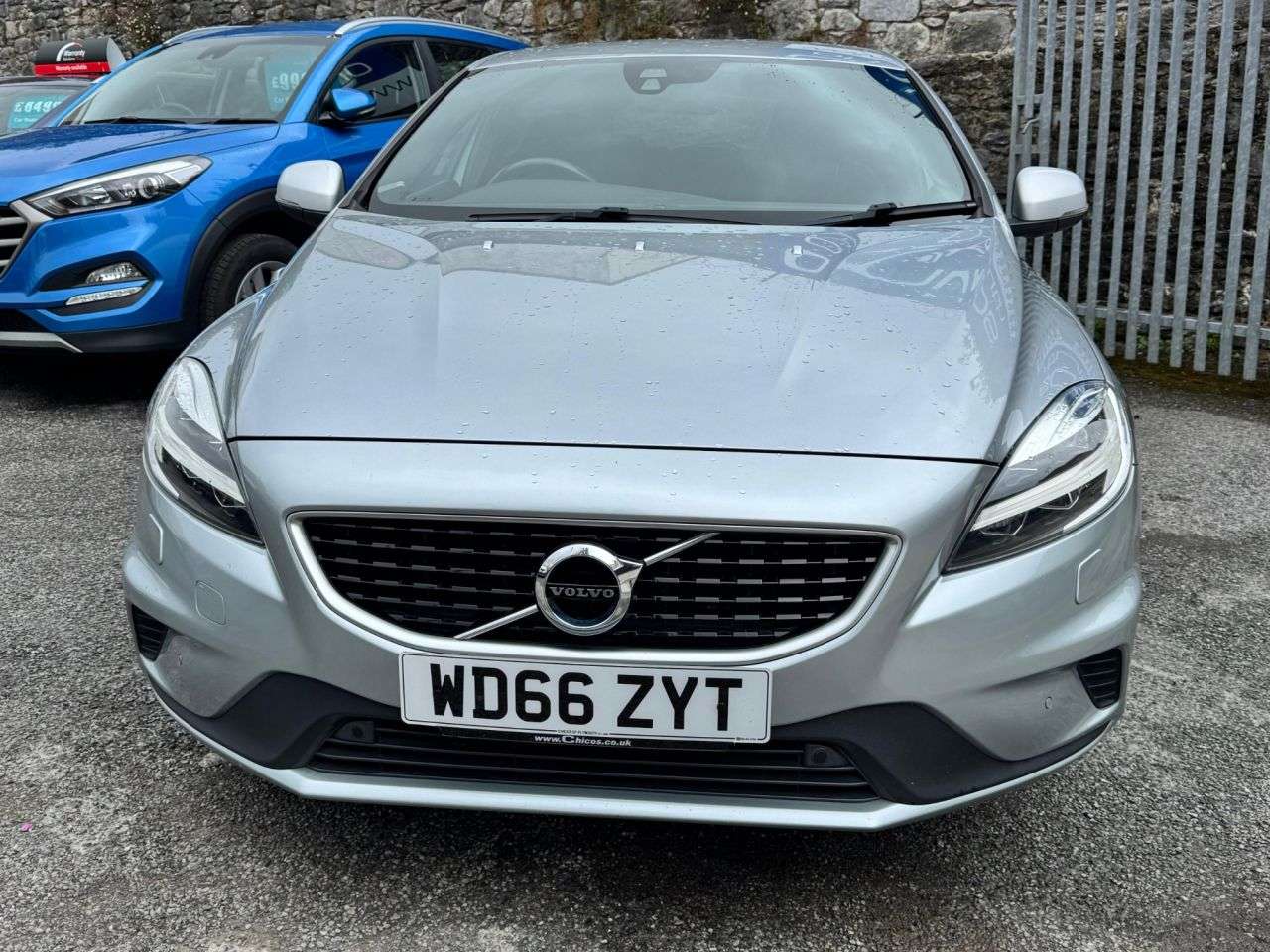 2016 VOLVO V40 2016 VOLVO V40