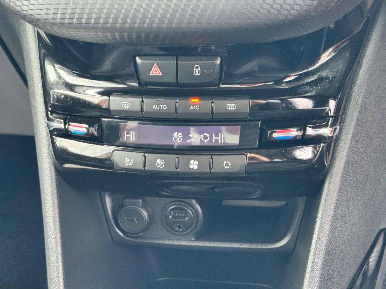 2015 PEUGEOT 2008 2015 PEUGEOT 2008