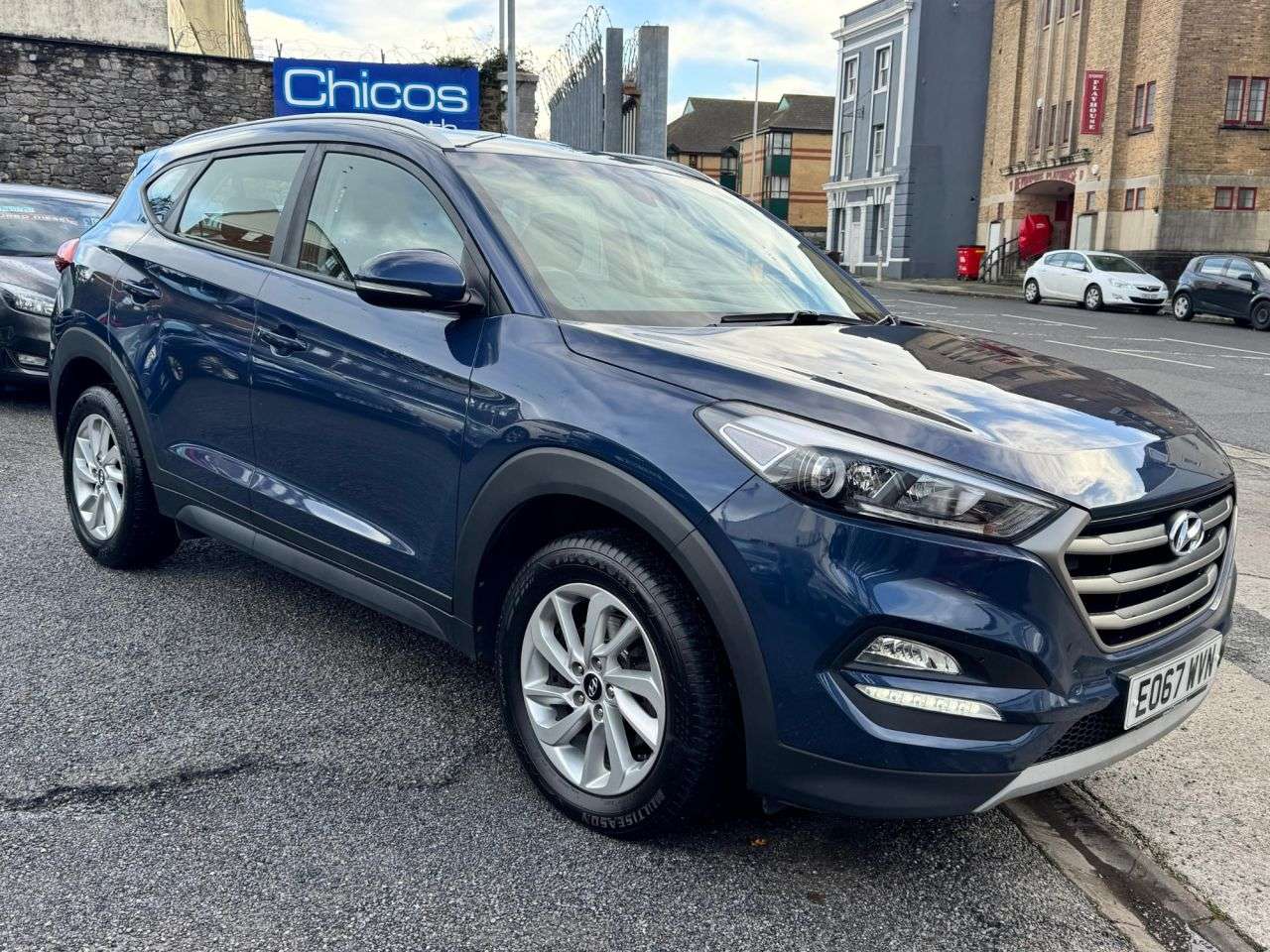 A 2017 HYUNDAI TUCSON 1.6 GDi Blue Drive SE SUV 5dr Petrol Manual Euro 6 (s/s) (132 ps) A 2017 HYUNDAI TUCSON 1.6 GDi Blue Drive SE SUV 5dr Petrol Manual Euro 6 (s/s) (132 ps)