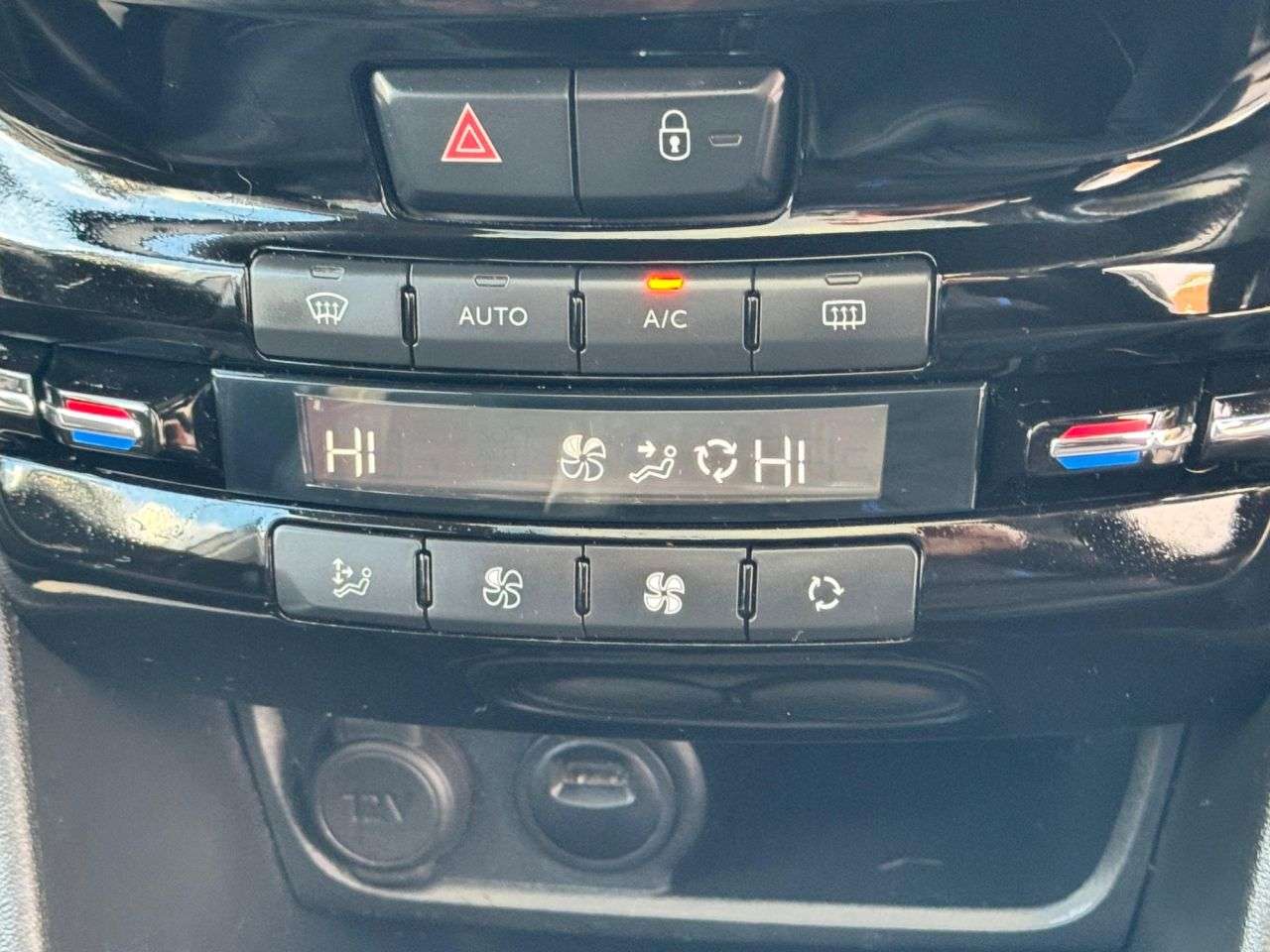 2019 PEUGEOT 2008 2019 PEUGEOT 2008