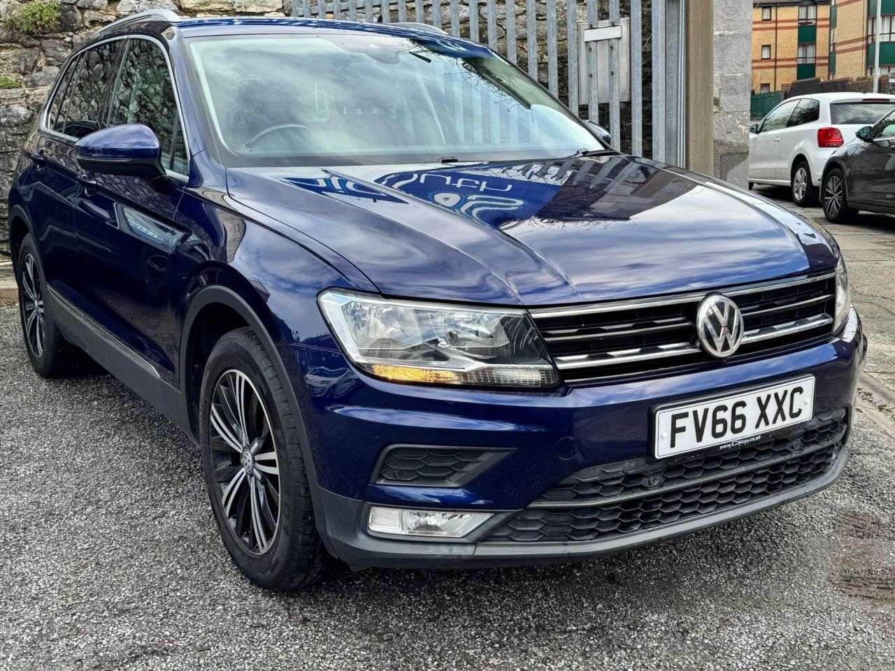 A 2017 VOLKSWAGEN TIGUAN 2.0 TDI BlueMotion Tech SE Navigation SUV 5dr Diesel Manual Euro 6 (s/s) (1 A 2017 VOLKSWAGEN TIGUAN 2.0 TDI BlueMotion Tech SE Navigation SUV 5dr Diesel Manual Euro 6 (s/s) (1