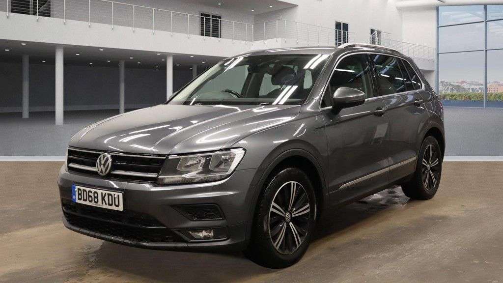 A 2018 VOLKSWAGEN TIGUAN 2.0 TDI SE Navigation SUV 5dr Diesel DSG Euro 6 (s/s) (150 ps) A 2018 VOLKSWAGEN TIGUAN 2.0 TDI SE Navigation SUV 5dr Diesel DSG Euro 6 (s/s) (150 ps)