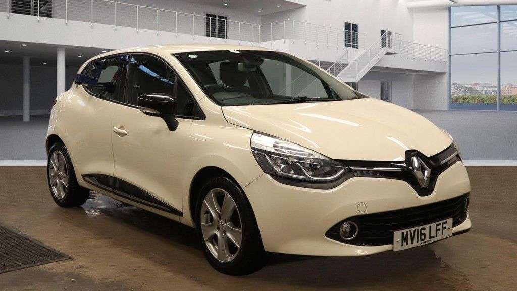 A 2016 RENAULT CLIO 1.5 dCi Dynamique Nav Hatchback 5dr Diesel Auto Euro 6 (90 ps) A 2016 RENAULT CLIO 1.5 dCi Dynamique Nav Hatchback 5dr Diesel Auto Euro 6 (90 ps)