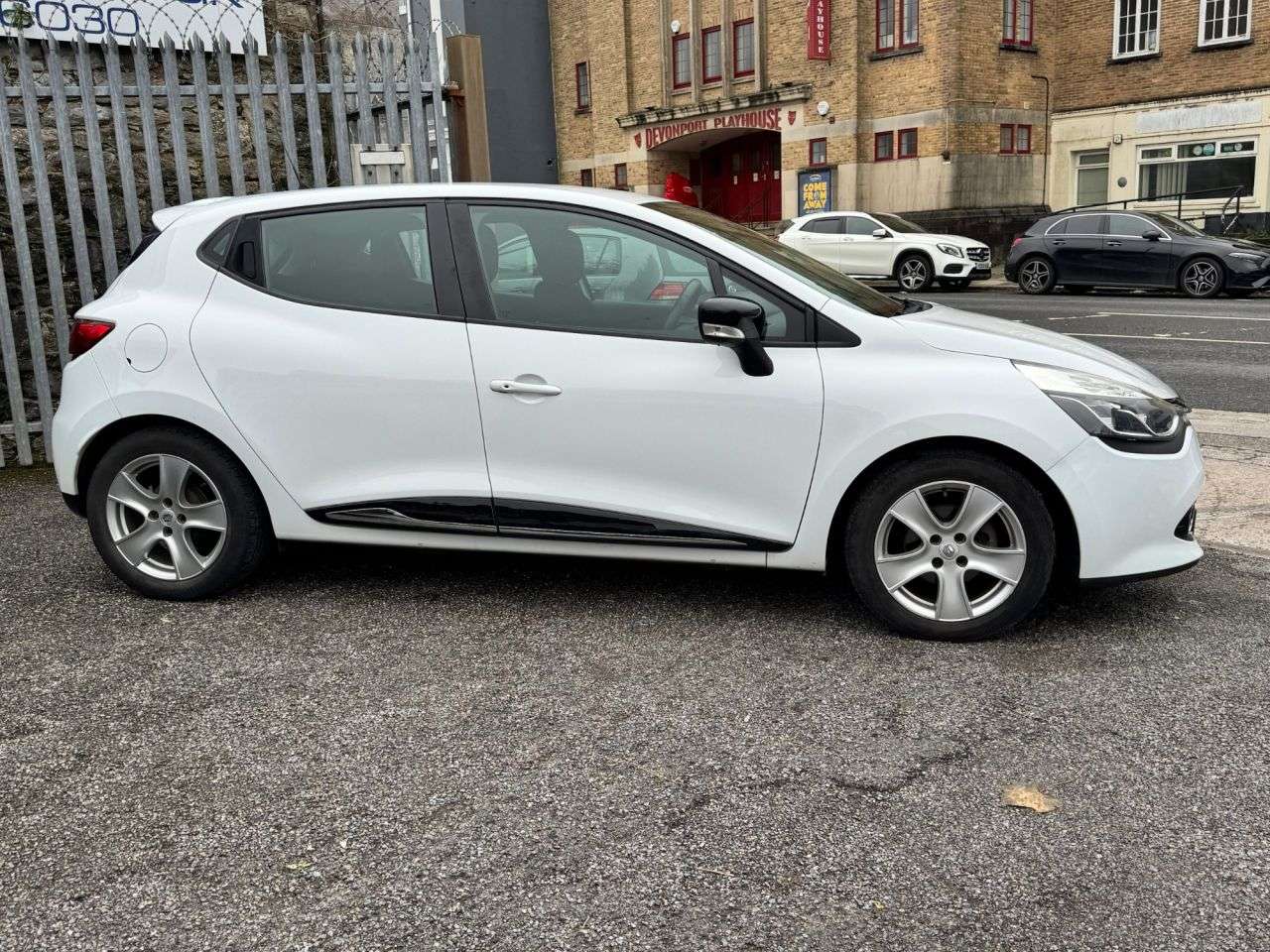 2015 RENAULT CLIO 2015 RENAULT CLIO