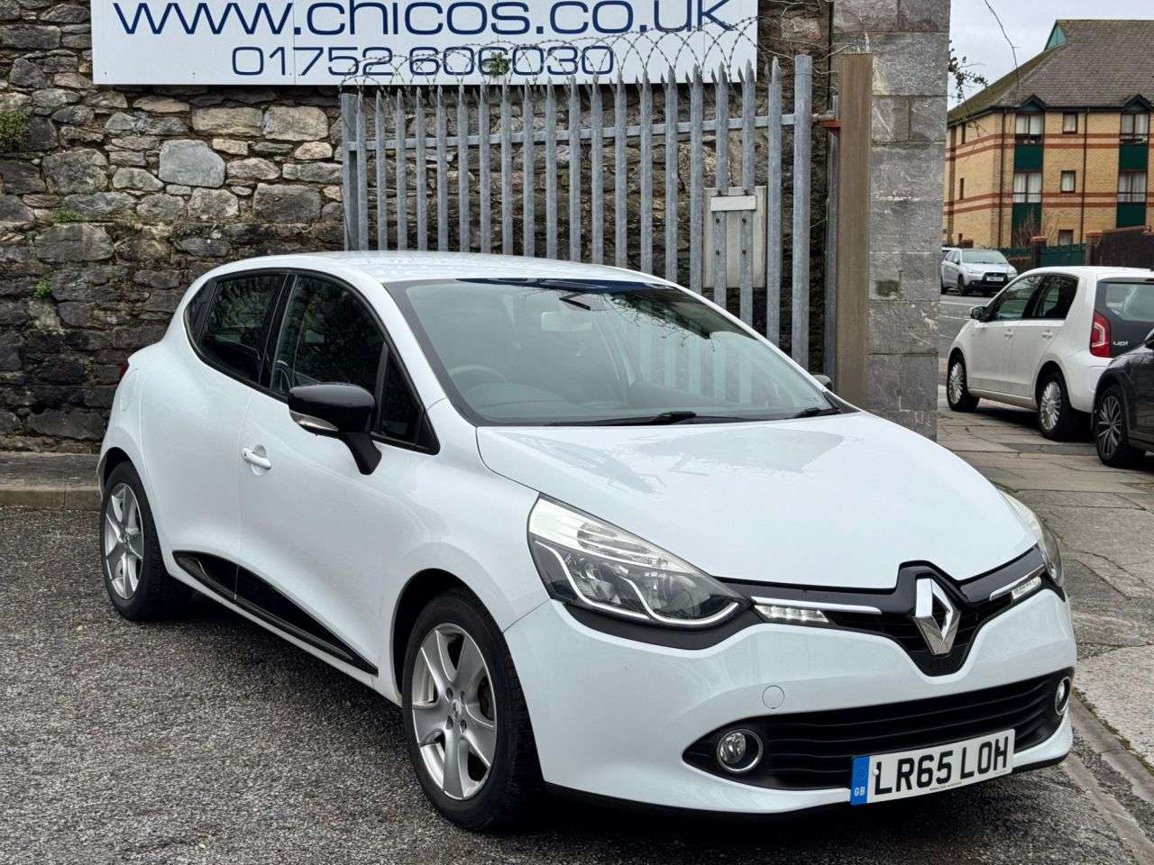 A 2015 RENAULT CLIO 1.5 dCi Dynamique Nav Hatchback 5dr Diesel Manual Euro 6 (s/s) (90 ps) A 2015 RENAULT CLIO 1.5 dCi Dynamique Nav Hatchback 5dr Diesel Manual Euro 6 (s/s) (90 ps)