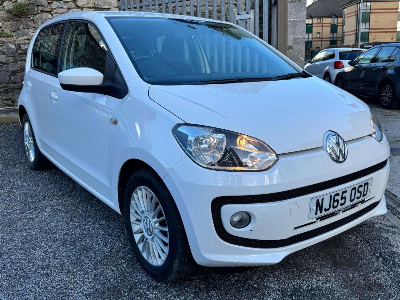 A 2015 VOLKSWAGEN UP! 1.0 High up! Hatchback 5dr Petrol Manual Euro 6 (75 ps) A 2015 VOLKSWAGEN UP! 1.0 High up! Hatchback 5dr Petrol Manual Euro 6 (75 ps)