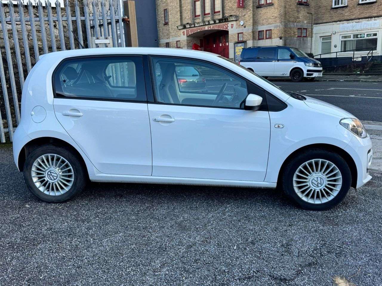 A 2015 VOLKSWAGEN UP! 1.0 High up! Hatchback 5dr Petrol Manual Euro 6 (75 ps) A 2015 VOLKSWAGEN UP! 1.0 High up! Hatchback 5dr Petrol Manual Euro 6 (75 ps)