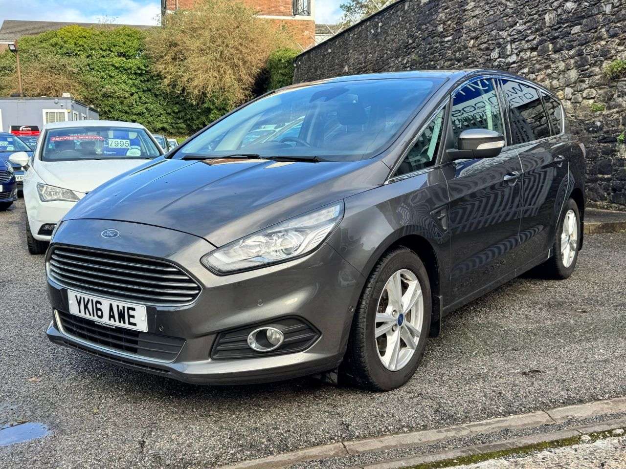 A 2016 FORD S-MAX 2.0 TDCi Titanium MPV 5dr Diesel Manual Euro 6 (s/s) (150 ps) A 2016 FORD S-MAX 2.0 TDCi Titanium MPV 5dr Diesel Manual Euro 6 (s/s) (150 ps)